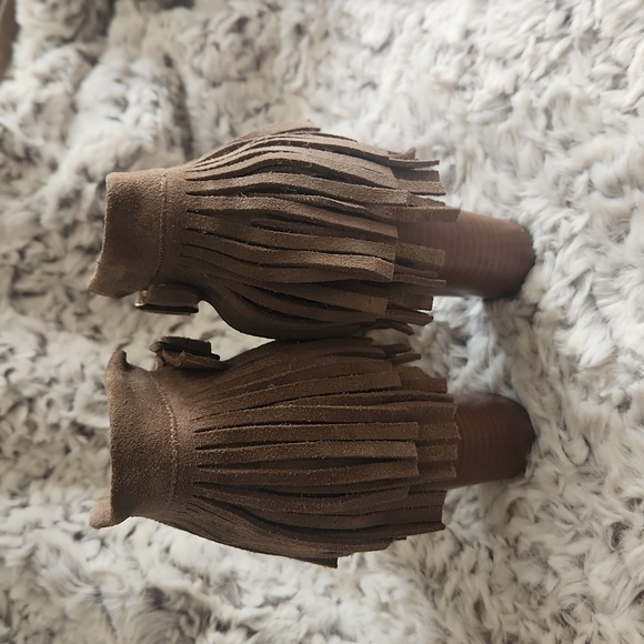 Dolce Vita Noel Rust Suede Fringe Block Heel with strap - Picture 4 of 7